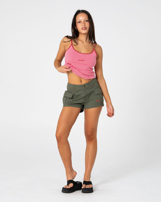 woman-wearing-tempo-low-rise-ripstop-cargo-short-in-shadow-army