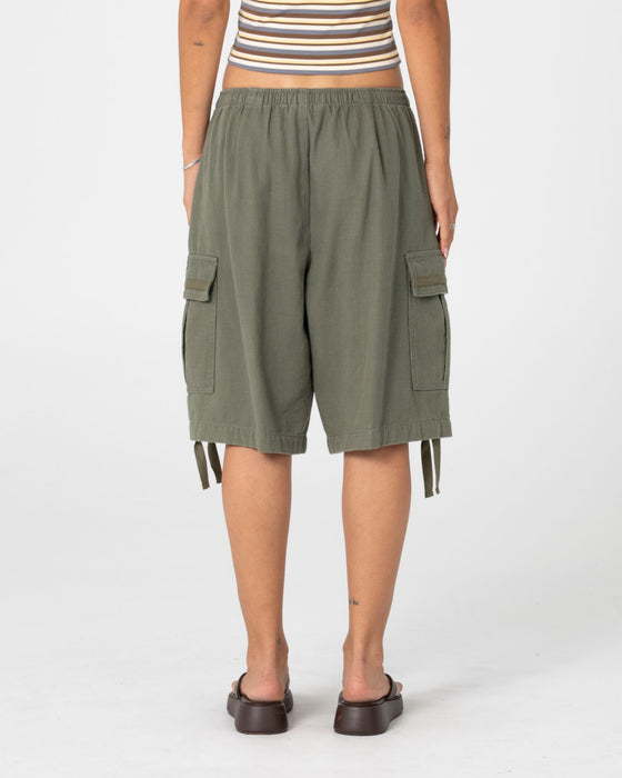 woman-wearing-river-low-rise-baggy-cargo-short-in-shadow-army