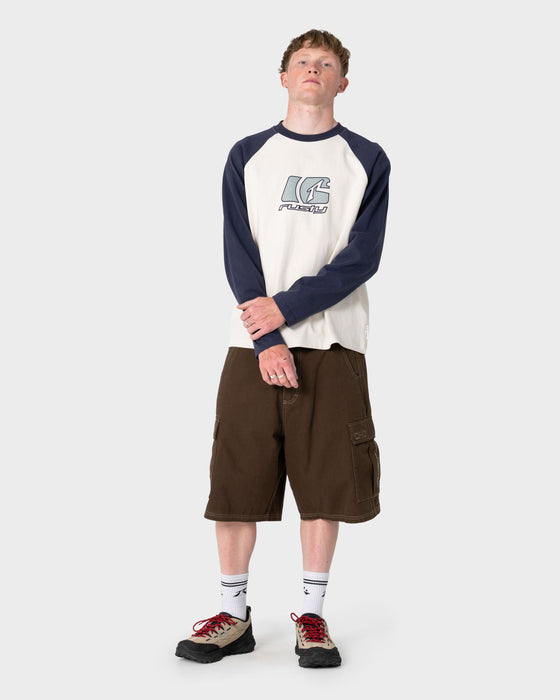 man-wearing-grizzly-baggy-cargo-short-in-pinecone