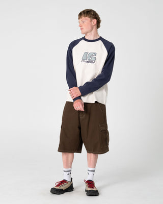 Man wearing Grizzly Baggy Cargo Short in Pinecone