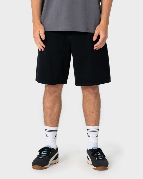 man-wearing-rumble-elastic-short-in-black
