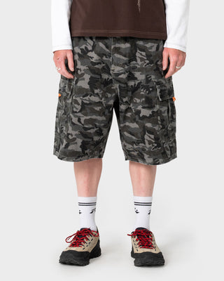 Man wearing Bushranger Cargo Short in Camo