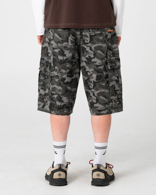 Man wearing Bushranger Cargo Short in Camo