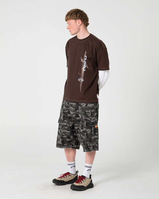 man-wearing-bushranger-cargo-short-in-camo
