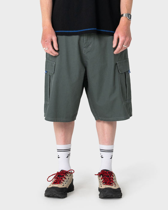 man-wearing-bushranger-cargo-short-in-steel