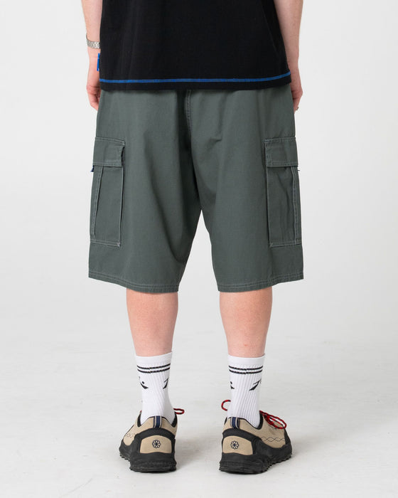 man-wearing-bushranger-cargo-short-in-steel