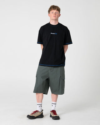 Man wearing Bushranger Cargo Short in Steel