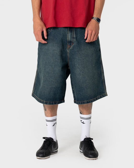 man-wearing-yowie-2-0-wide-baggy-jort-in-dark-n-dirty