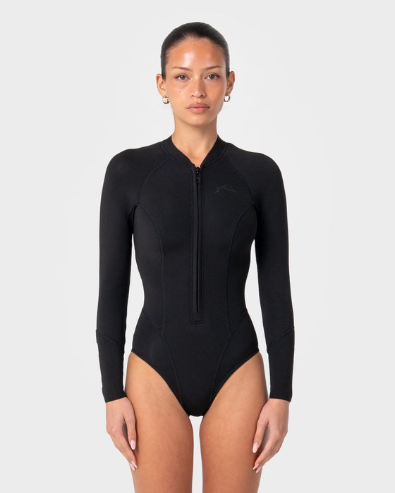 women-wearing-somersault-2mm-long-sleeve-springsuit-wetsuit-in-black