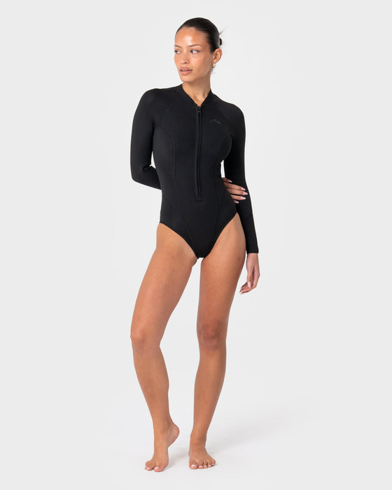 women-wearing-somersault-2mm-long-sleeve-springsuit-wetsuit-in-black