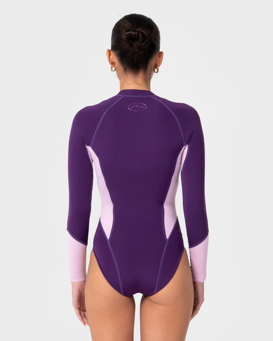 women-wearing-somersault-2mm-long-sleeve-springsuit-wetsuit-in-mulberry-wave