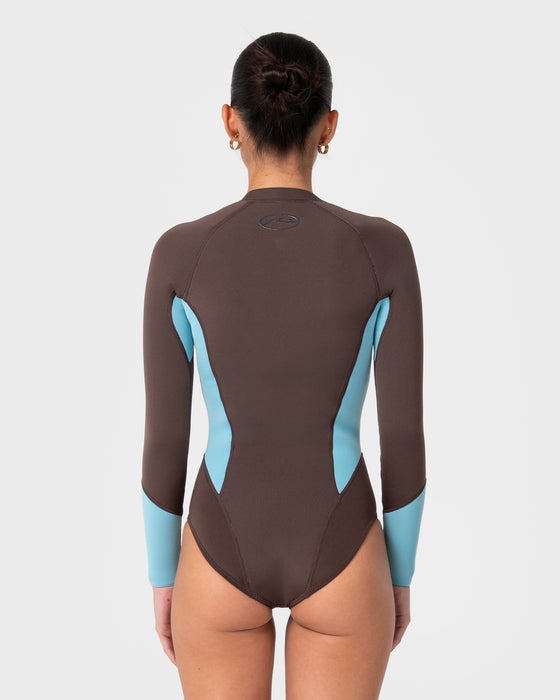 women-wearing-somersault-2mm-long-sleeve-springsuit-wetsuit-in-turquoise-bay