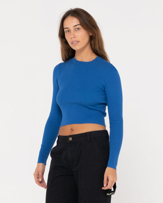 woman-wearing-amelia-cropped-long-sleeve-knit-top-in-blue-sapphire