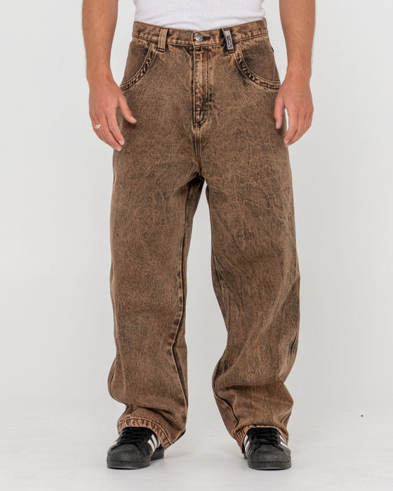 man-wearing-r-dot-baggy-jean-in-overdyed-brown