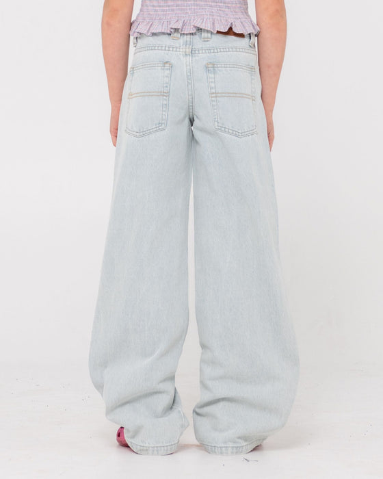 girl-wearing-lucy-loose-low-rise-jean-girls-in-sky-blue-heather