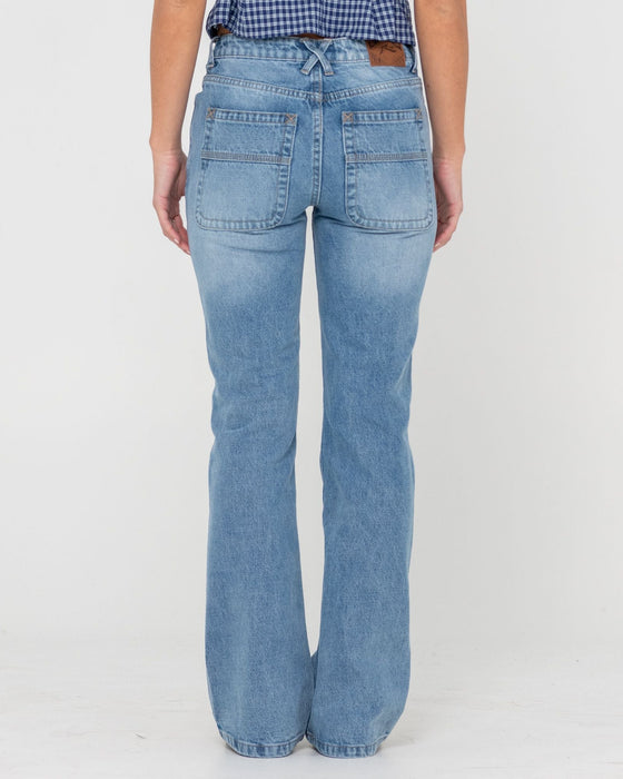 woman-wearing-betty-bootleg-low-rise-jean-in-blasted-middy-blue