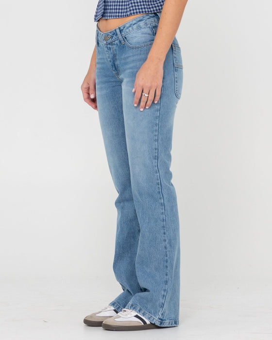 woman-wearing-betty-bootleg-low-rise-jean-in-blasted-middy-blue