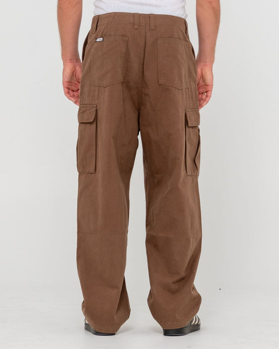 man-wearing-commando-cargo-pant-in-chocolate