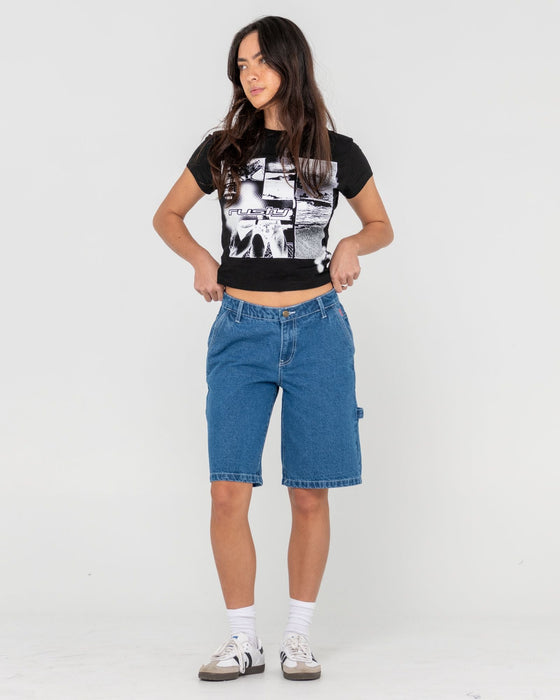 woman-wearing-billie-low-rise-carpenter-jort-in-authentic-blue