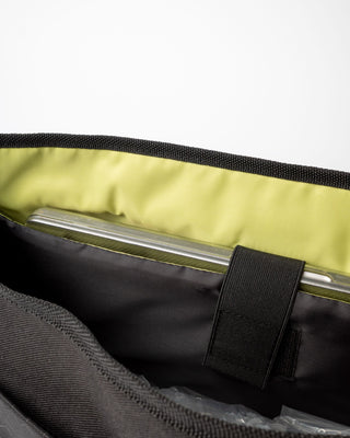 Mens Voltage Messenger Bag in Black / Sulphur