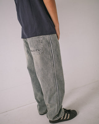 Man wearing Flip Daddy 2.0 Jean in Dirty Dawg / Grey