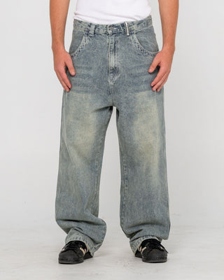 Man wearing Turbo Baggy Jean in Dirty Dawg