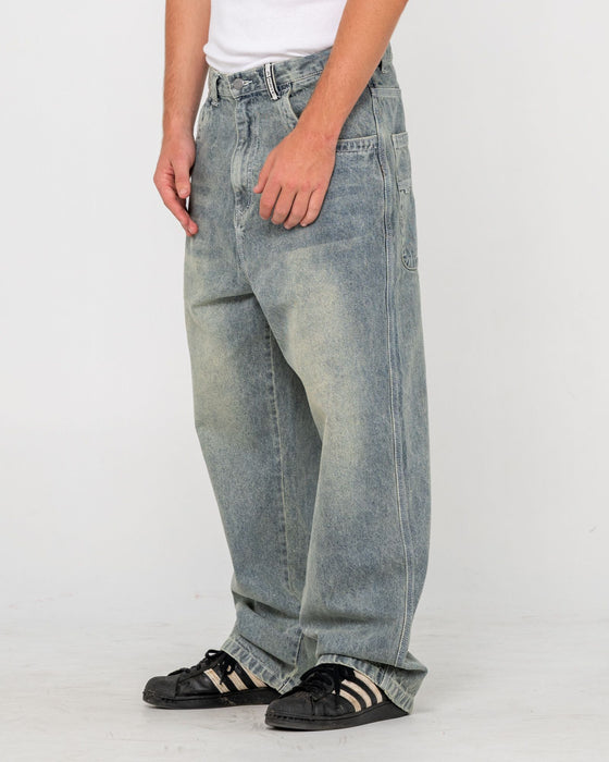 man-wearing-turbo-baggy-jean-in-dirty-dawg