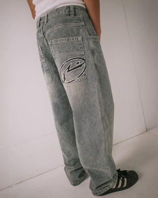 Man wearing Turbo Baggy Jean in Dirty Dawg