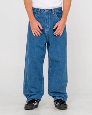 Man wearing Turbo Baggy Jean in Middy Blue