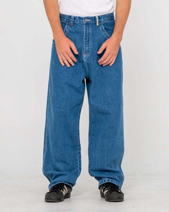 man-wearing-turbo-baggy-jean-in-middy-blue