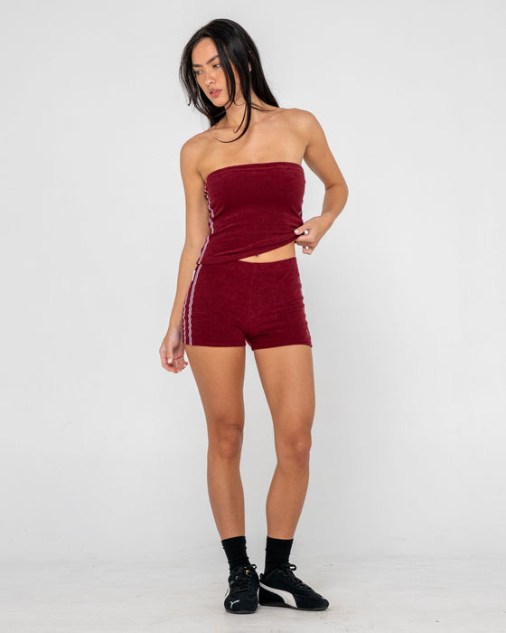 woman-wearing-lamar-towelling-skimmer-tube-top-in-burgundy