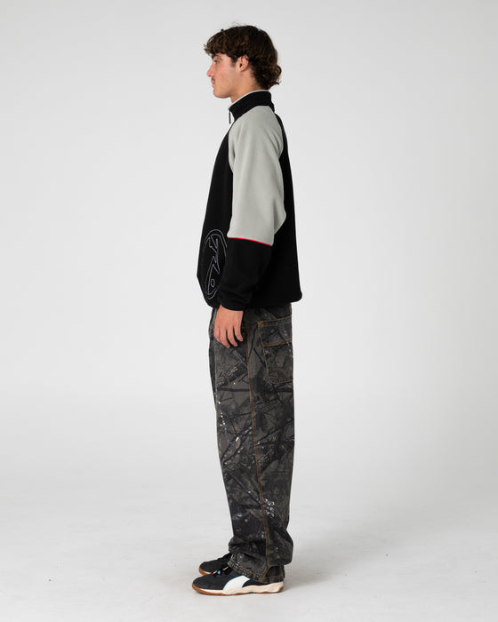 man-wearing-tectonic-quarter-zip-polar-fleece-in-black