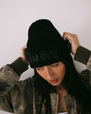 Womens Roxanne Beanie in Black