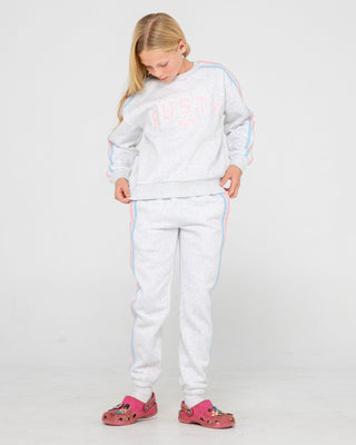 Girl wearing Girls Team Varsity Cuff Jogger in Ecru Marle