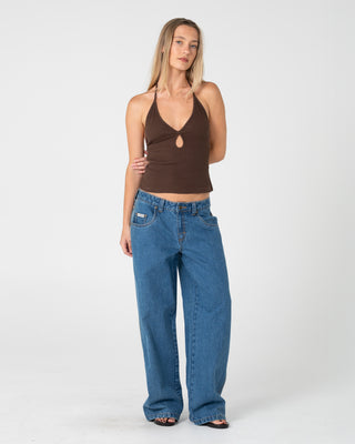 Woman wearing Lucy Loose Low Rise Jean in Authentic Blue