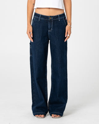 woman-wearing-billie-2-0-low-rise-carpenter-jean-in-indigo