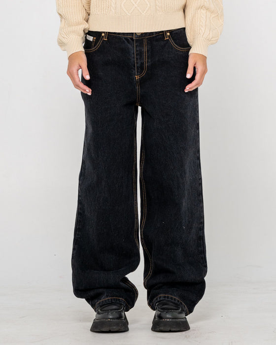 woman-wearing-bethany-baggy-low-rise-jean-in-black-out