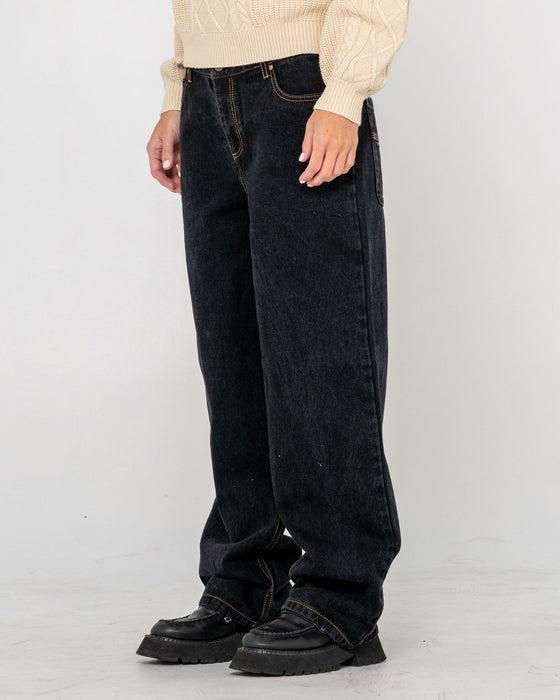 woman-wearing-bethany-baggy-low-rise-jean-in-black-out