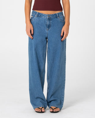Woman wearing Bethany Baggy Low Rise Jean in Middy Blue