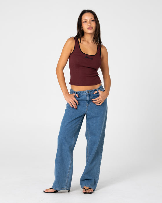 woman-wearing-bethany-baggy-low-rise-jean-in-middy-blue