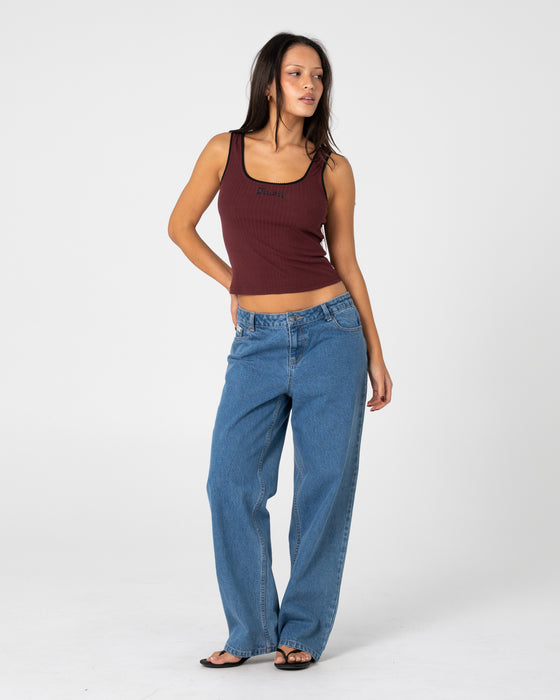 woman-wearing-bethany-baggy-low-rise-jean-in-middy-blue