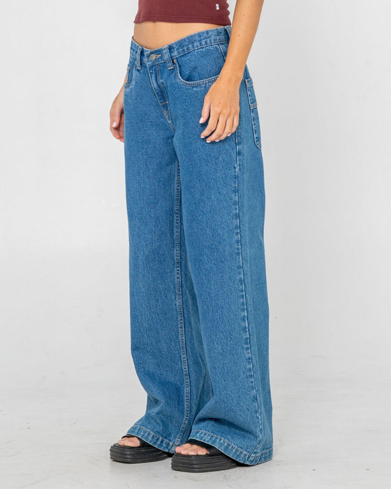 woman-wearing-wendy-wide-low-rise-denim-jean-in-middy-blue