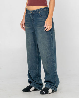 Woman wearing Roxanne Baggy Low Rise Jean in Dark N Dirty