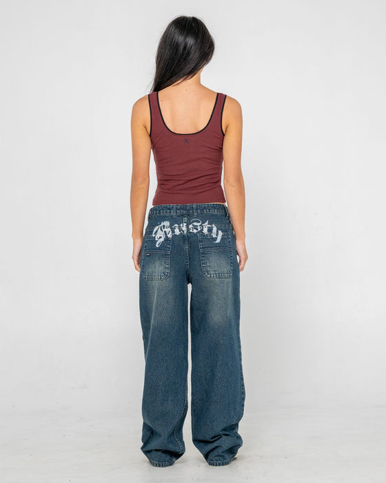 woman-wearing-roxanne-baggy-low-rise-jean-in-dark-n-dirty
