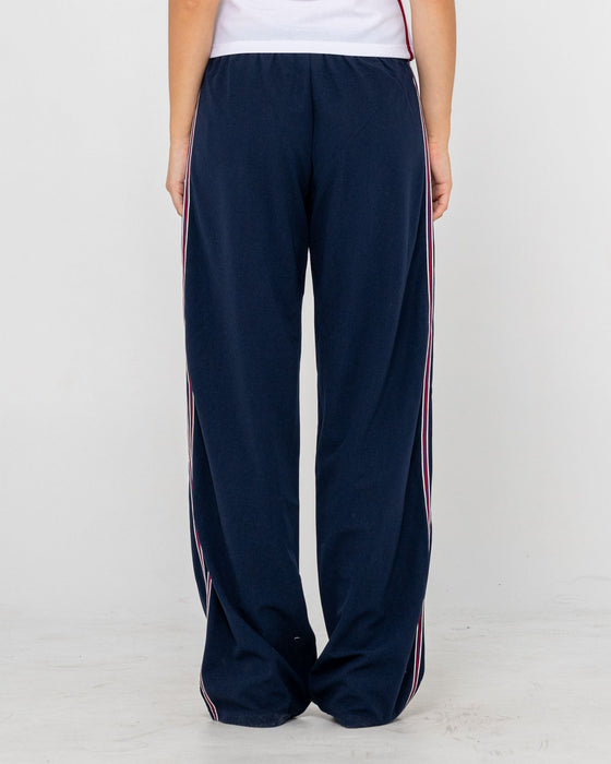 woman-wearing-brother-bronson-lounge-pant-in-navy-blue