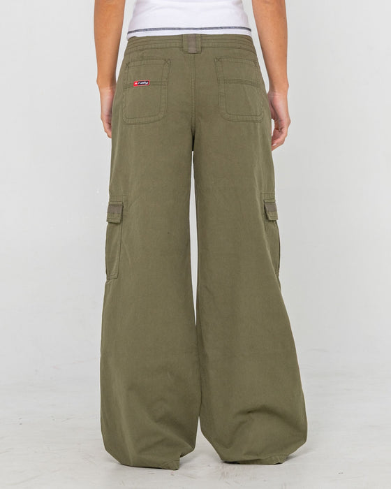 woman-wearing-ultra-cargo-low-rise-wide-pant-in-army-green