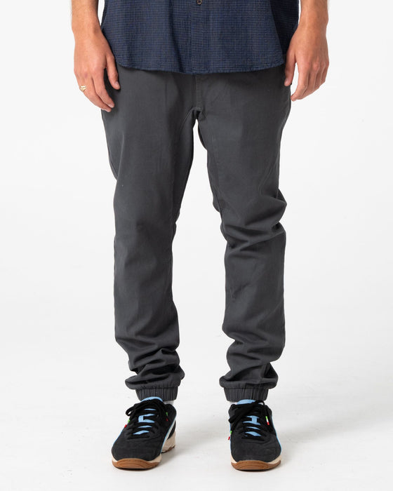 man-wearing-hook-out-elastic-pant-in-black