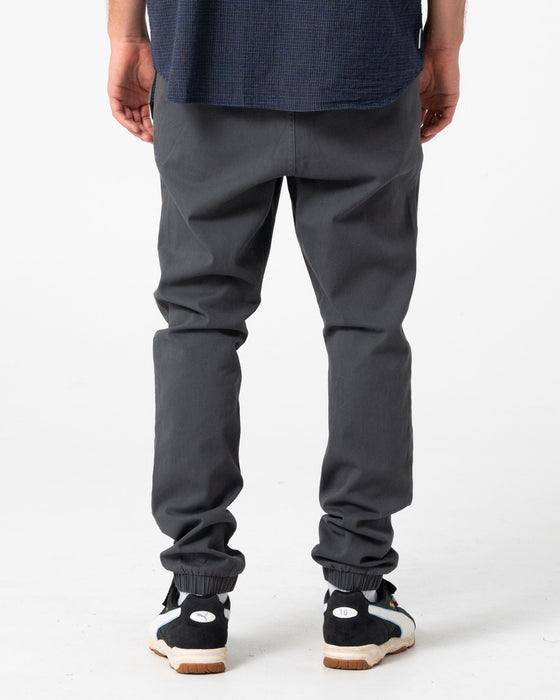 man-wearing-hook-out-elastic-pant-in-black
