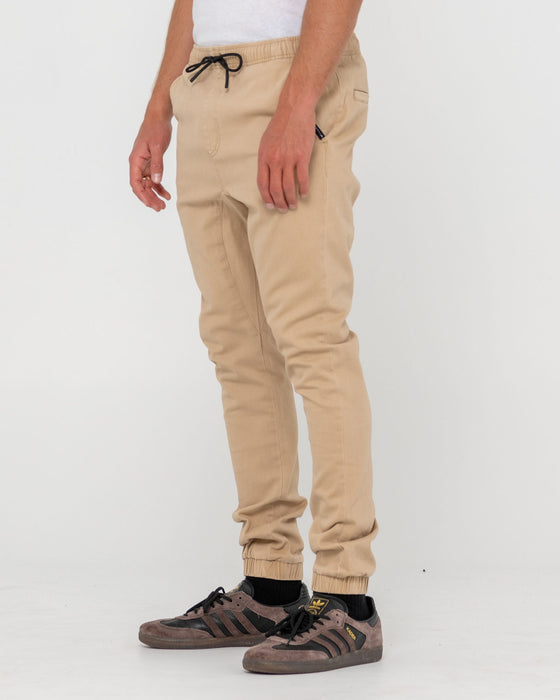 man-wearing-hook-out-elastic-pant-in-khaki