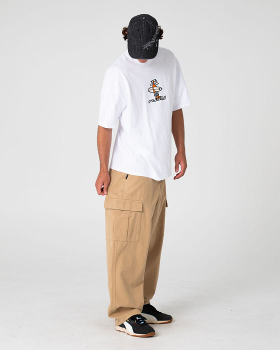 man-wearing-commando-cargo-pant-in-light-khaki